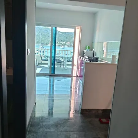 Luce דירה Vinišće